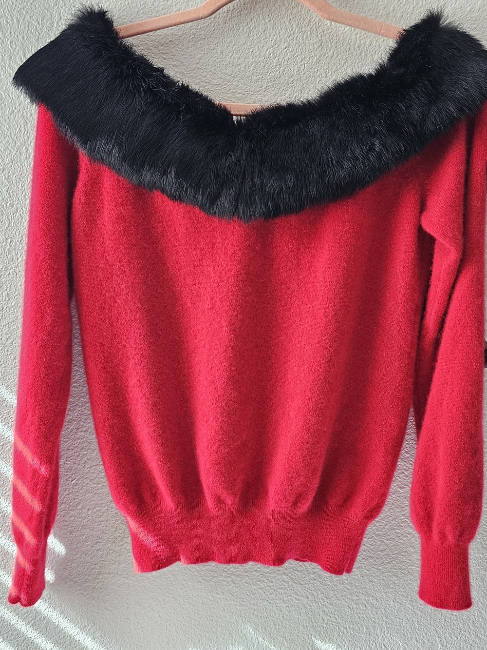 PECK&PECK 100% PURE CASHMERE RED SWEATER WITH DETACHABLE FUR COLLAR(L)